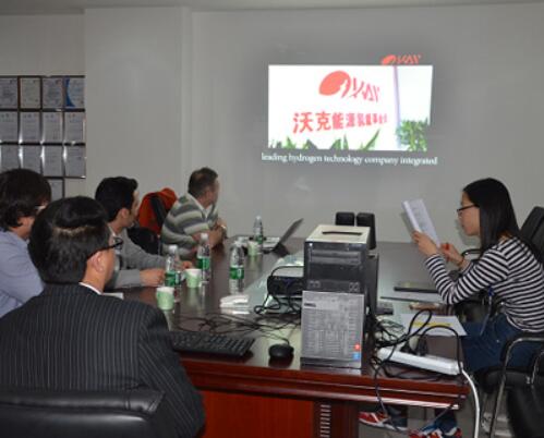 上圖為土耳其客戶(hù)與沃克能源總經(jīng)理周總等人合影留念