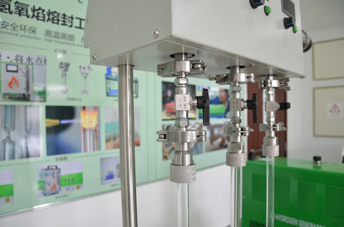 三工位玻璃管封口.jpg 三工位玻璃管封口.jpg