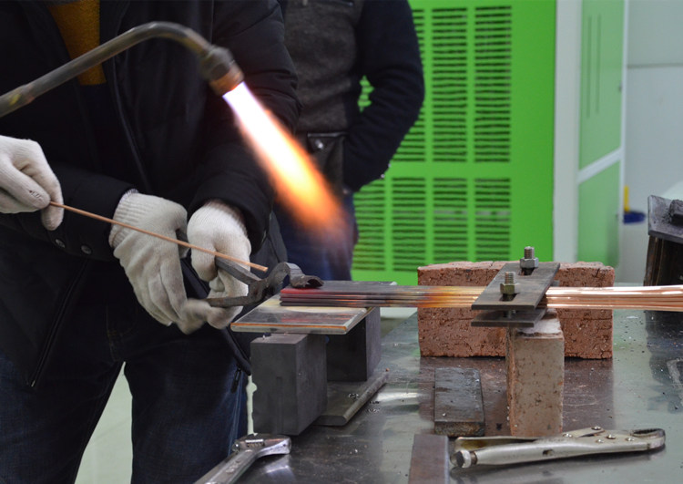 銅排焊接2.jpg 銅排焊接2.jpg