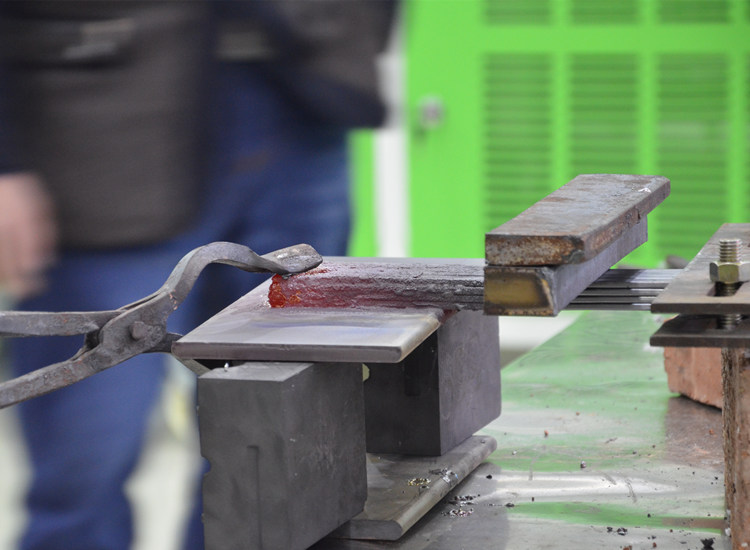 銅排焊接3.jpg 銅排焊接3.jpg