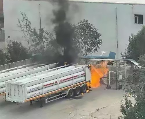 氫氣罐車軟管破裂爆燃 氫氣罐車軟管破裂爆燃