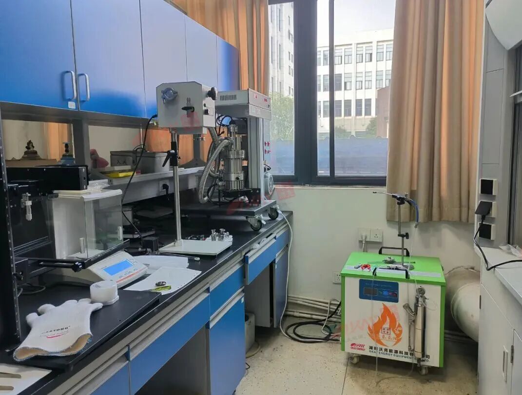 沃克能源真空封管機(jī)使用現(xiàn)場(chǎng).jpg 沃克能源真空封管機(jī)使用現(xiàn)場(chǎng).jpg